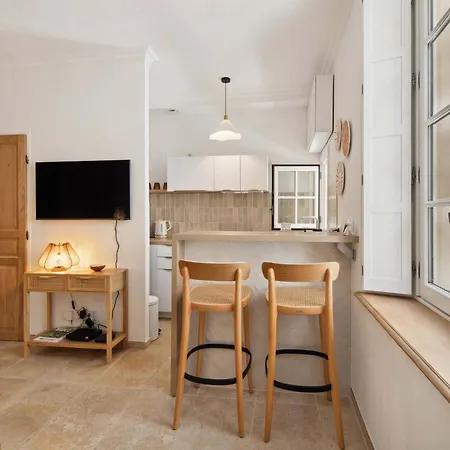 Petit Saint-jean L Old Village L Shellter